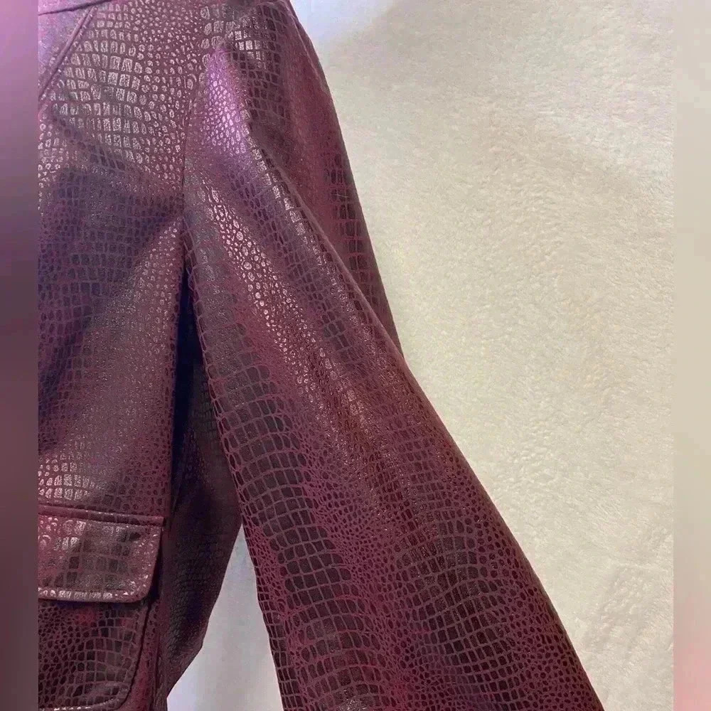 Susan Graver Style Zipper Jacket Women's Maroon‎ Faux Alligator Print 1X - Picture 3 of 8